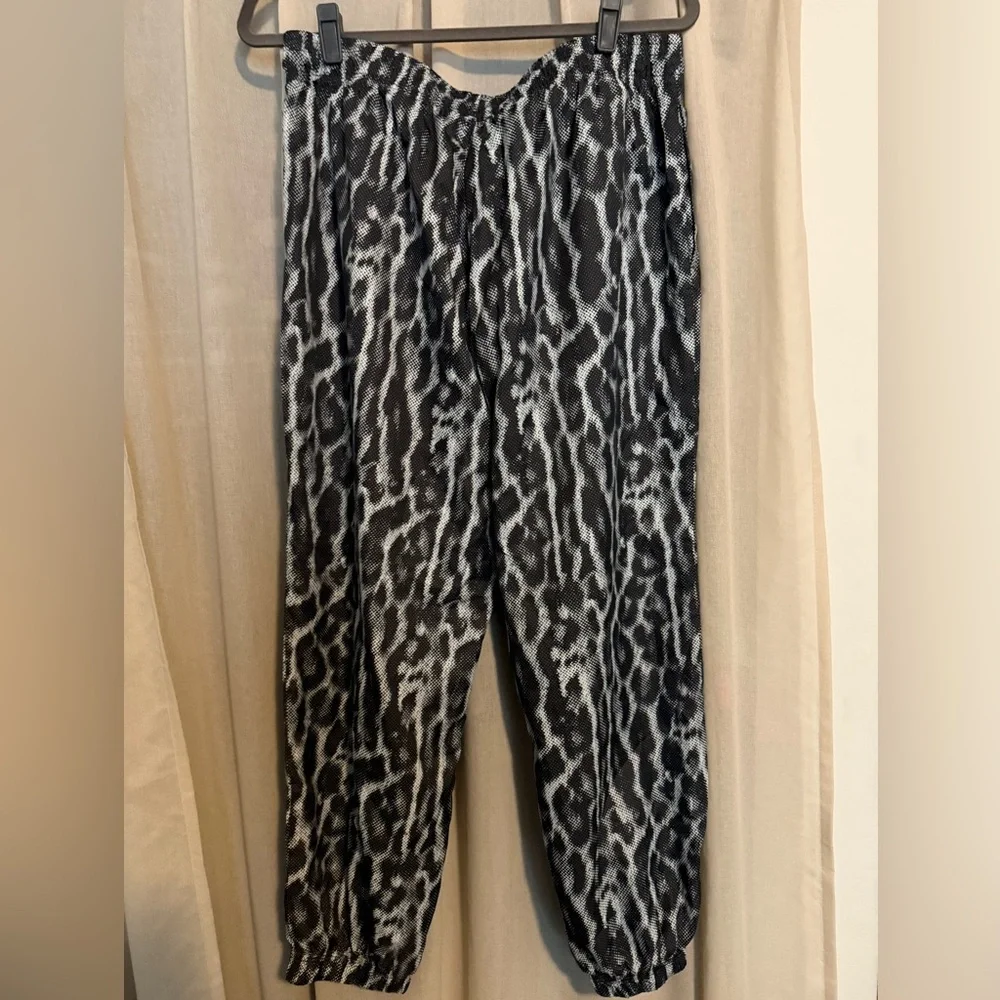 Nike Nylon Leopard Joggers - Picture 4 of 4